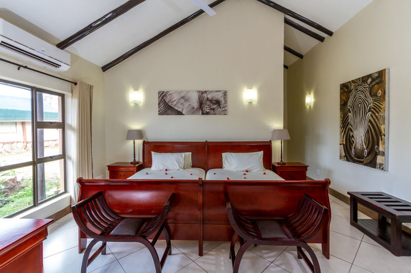 Zulu Nyala Game Lodge Глуглуве Екстер'єр фото